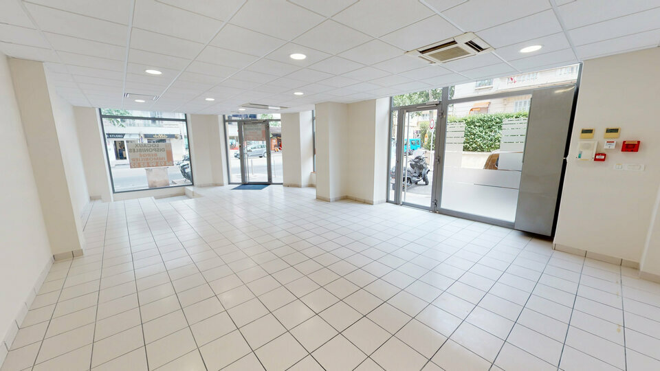 LOCAL COMMERCIAL à Louer