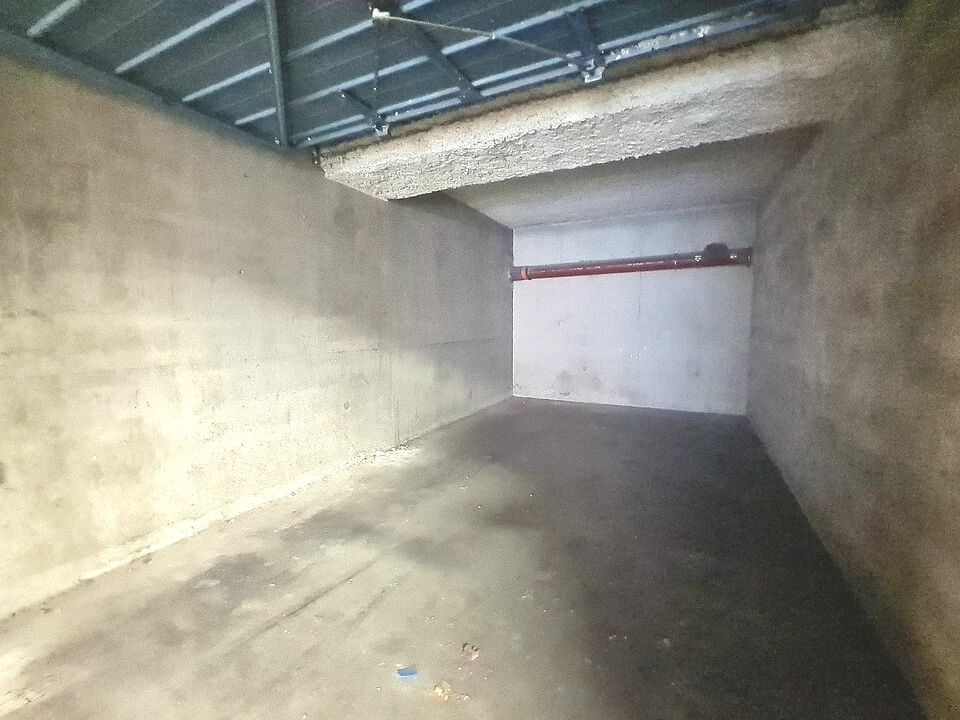 LOCAUX D'ACTIVITÉS - ENTREPÔTS à Louer