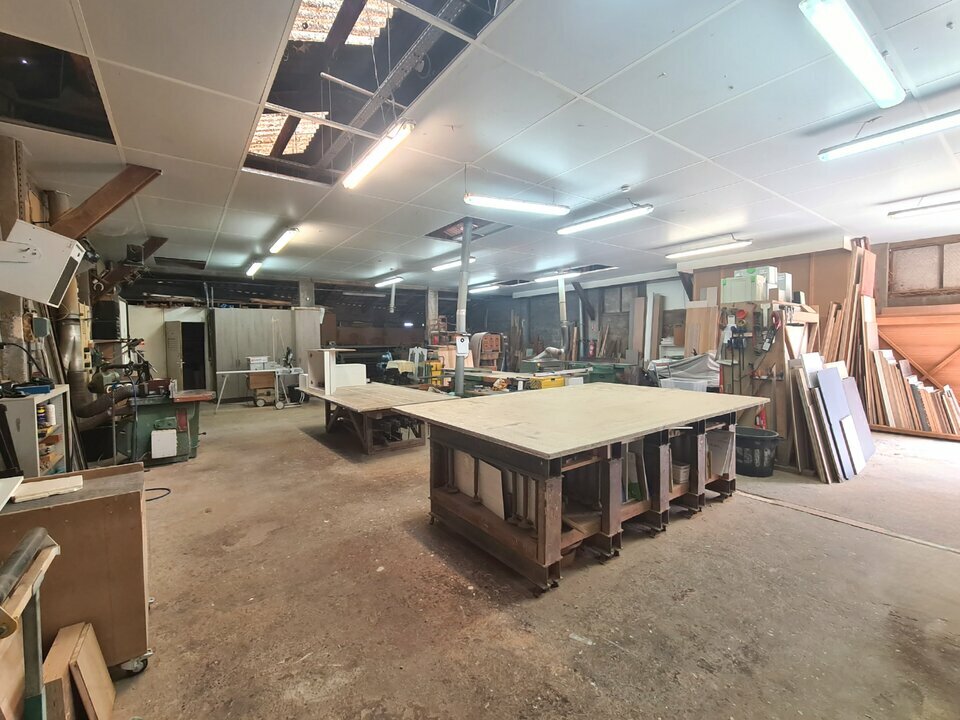 LOCAUX D'ACTIVITÉS - ENTREPÔTS &agrave; Vendre