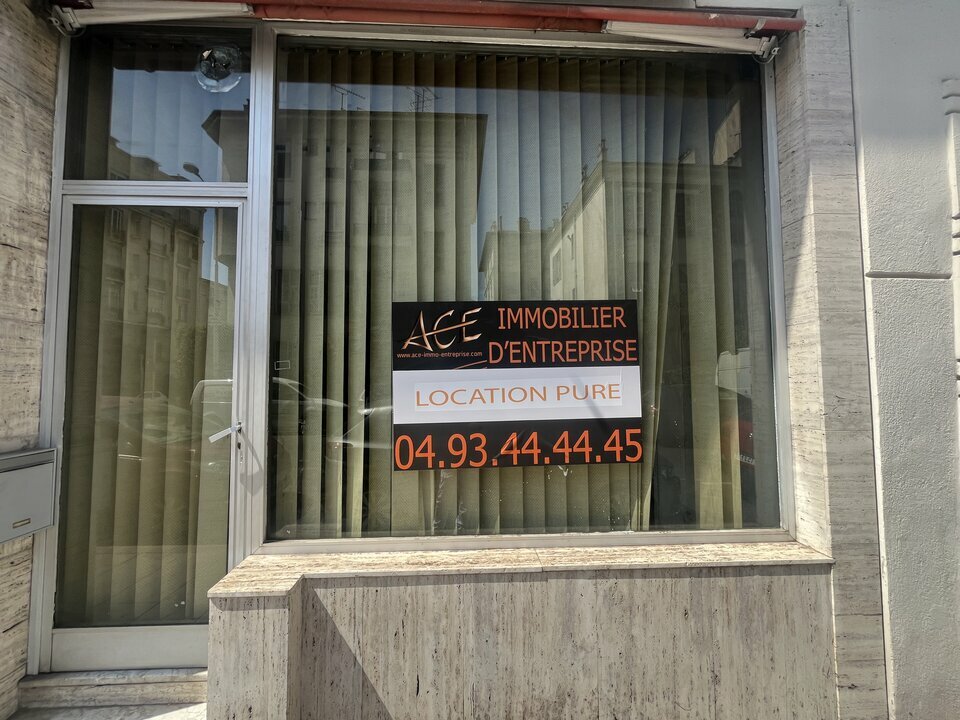 LOCAL COMMERCIAL à Louer