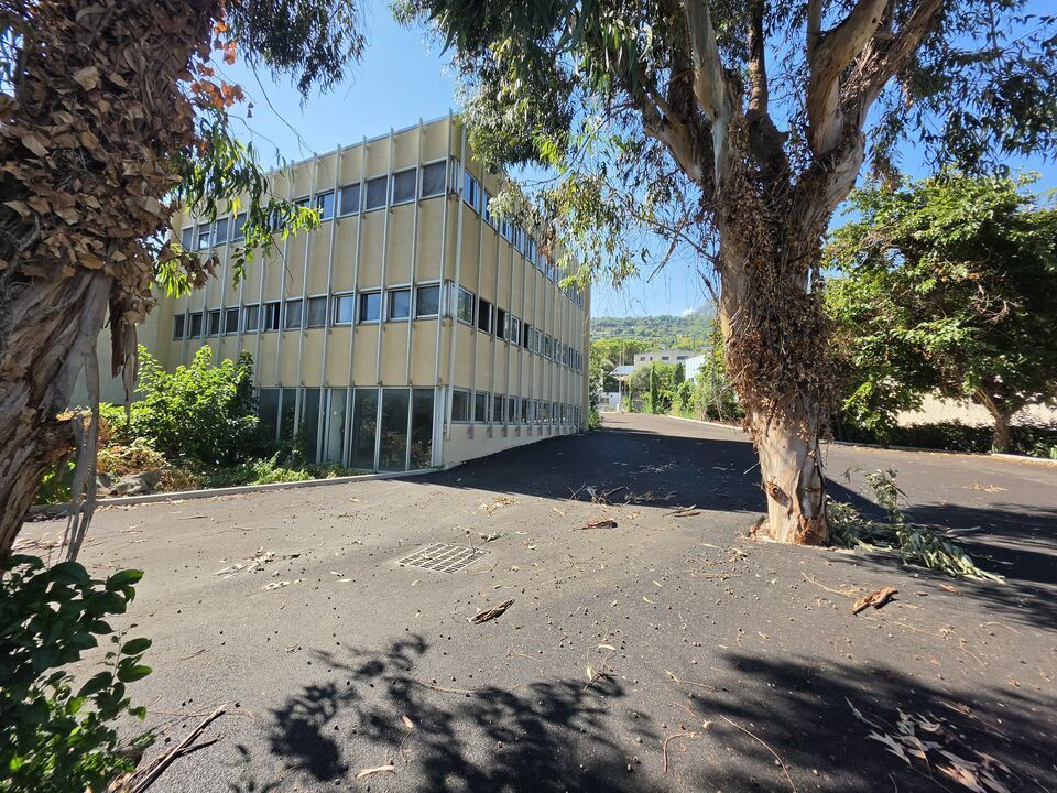 LOCAUX D'ACTIVITÉS - ENTREPÔTS &agrave; Louer